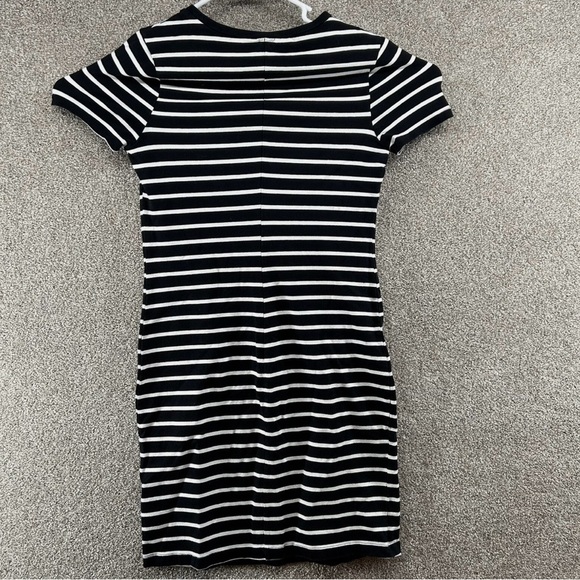Old Navy Medium Striped Black and White Dress - Picture 4 of 6